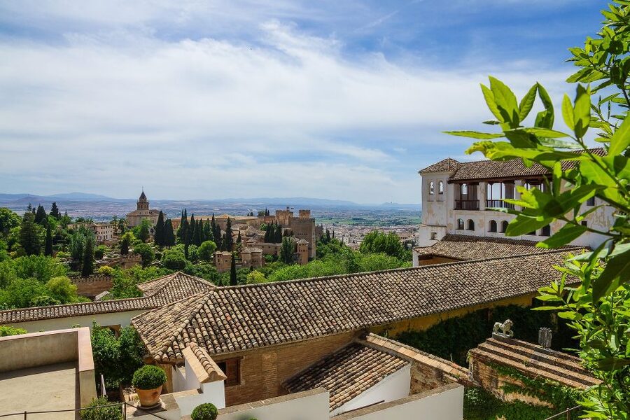 Granada: Alhambra and Generalife Gardens Guided Tour - Should you book this Alhambra and Generalife guided tour?