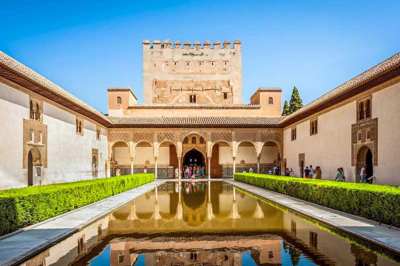 Granada: Alhambra and Nasrid Palaces Entry Ticket - Generalife Gardens: Flowers, Fountains, and a Break From Stone