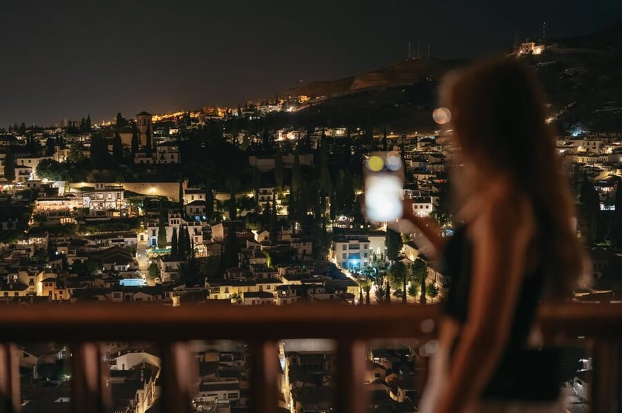 Granada: Alhambra and Nasrid Palaces Guided Tour at Night - Key highlights you’ll actually care about