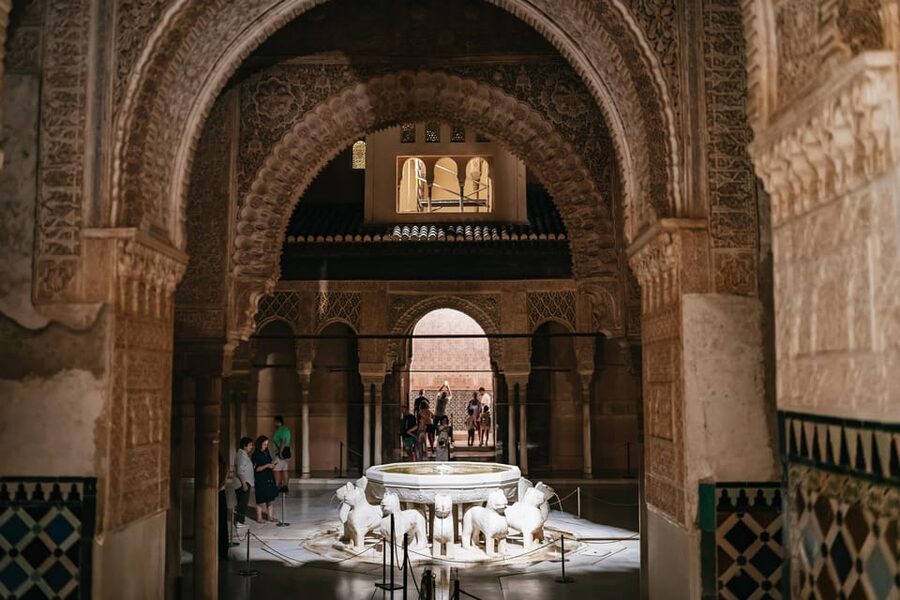 Granada: Alhambra and Nasrid Palaces Guided Tour at Night - Nasrid Palaces after dark: courtyards, wood ceilings, and geometric design