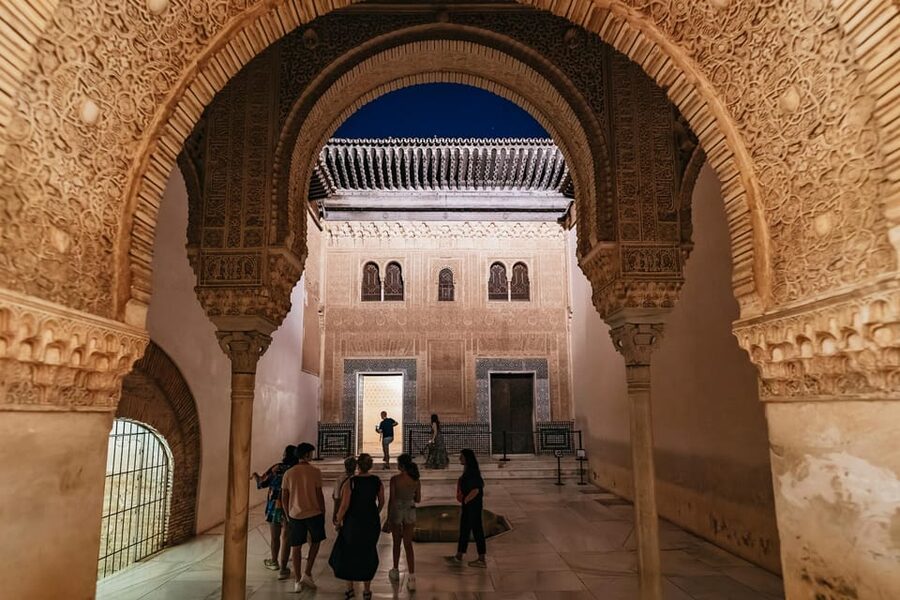 Granada: Alhambra and Nasrid Palaces Guided Tour at Night - Price and value: what $64 buys you at the Alhambra