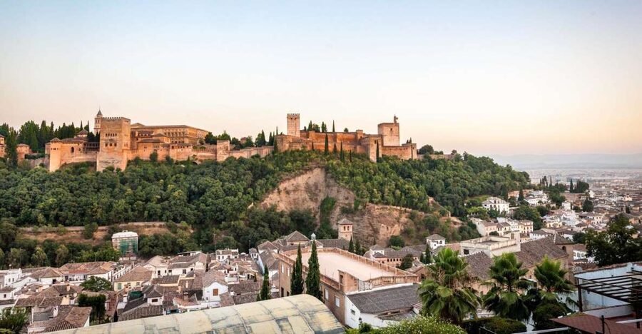 Granada: Alhambra Complex Guided Tour Options - What an expert guide actually adds at Alhambra