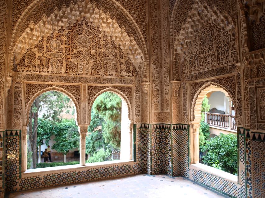 Granada: Alhambra Complex Guided Tour with Ticket - Key highlights worth getting excited about