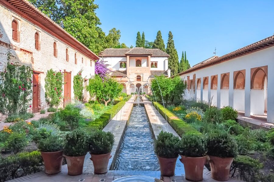 Granada: Alhambra Gardens and Generalife Ticket - Alhambra Gardens: Fountains, Paved Walkways, and Shade When It Counts