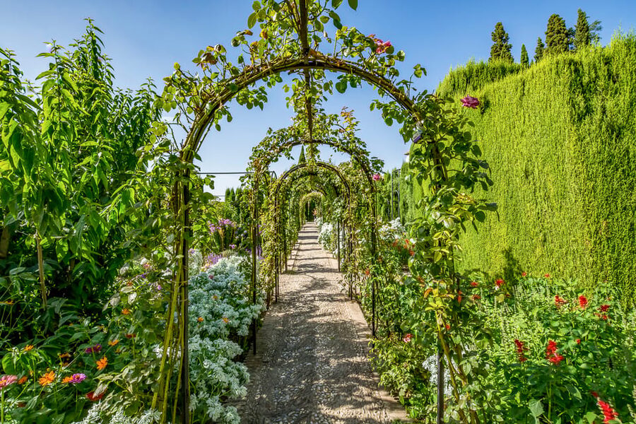 Granada: Alhambra Gardens and Generalife Ticket - Alcazaba Fortress Area: Sand-Colored Turrets and Fortified Views