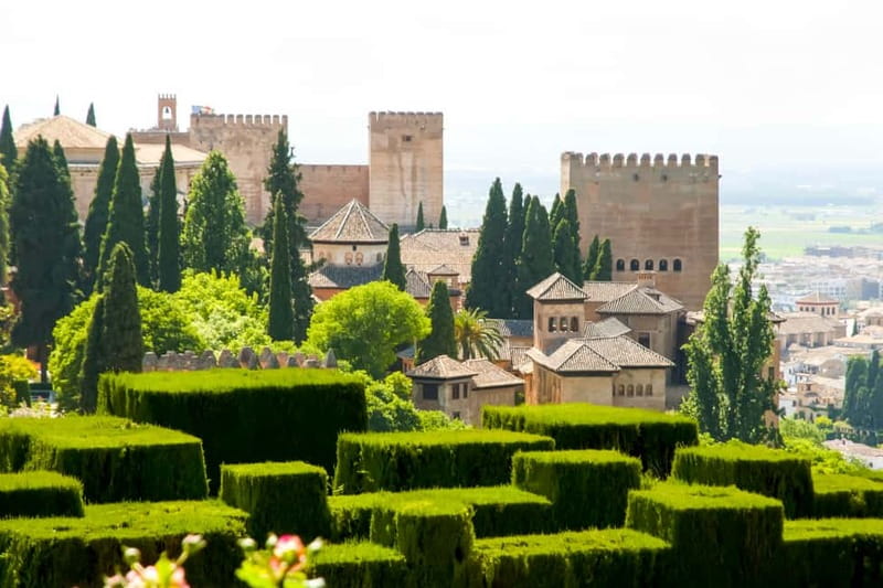 Granada: Alhambra & Gardens Tour w/Nasrid Palaces Option - Walking, Crowd Pressure, and How to Enjoy It Without Feeling Rushed