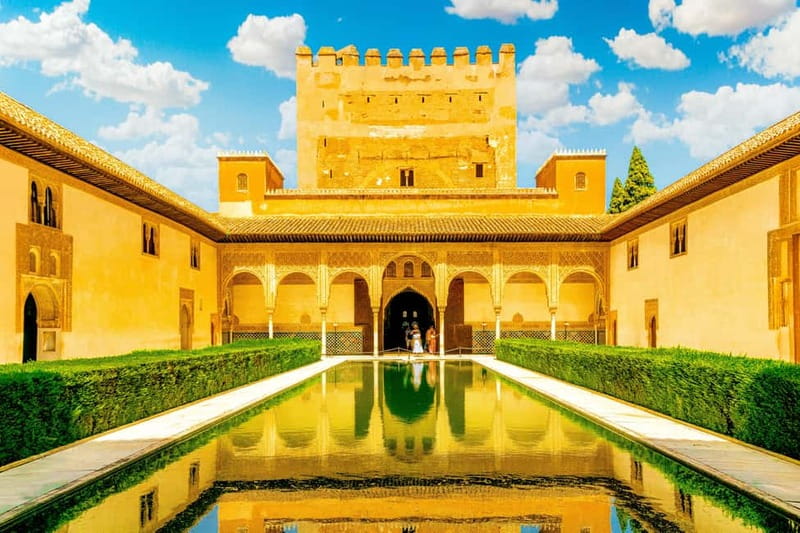 Granada: Alhambra, Generalife & Nasrid Palaces Guided Tour - Charles V Palace: The Renaissance Contrast You Will Notice Immediately