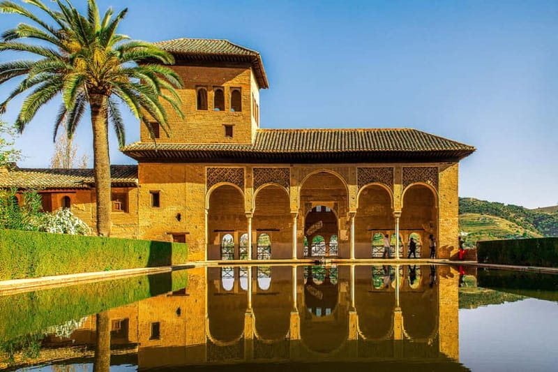 Granada: Alhambra, Generalife & Nasrid Palaces Guided Tour - El Partal: A Quick Look That Makes the Gardens Feel Bigger