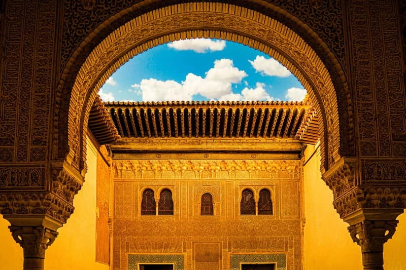 Granada: Alhambra, Generalife & Nasrid Palaces Guided Tour - Paseo de las Adelfas del Generalife and the Alcazaba Finish