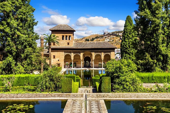 Granada: Alhambra Guided Tour including Nasrid Palaces - Stop 3: Alcazaba and Torre de la Vela for real viewpoint payoff