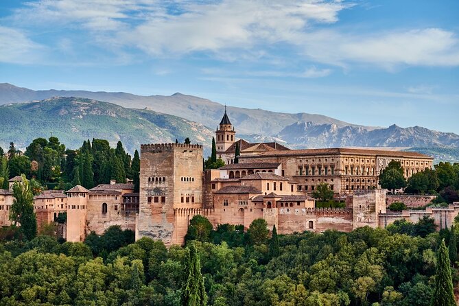 Granada: Alhambra Guided Tour including Nasrid Palaces - Before you go: the Alhambra ID rule that matters