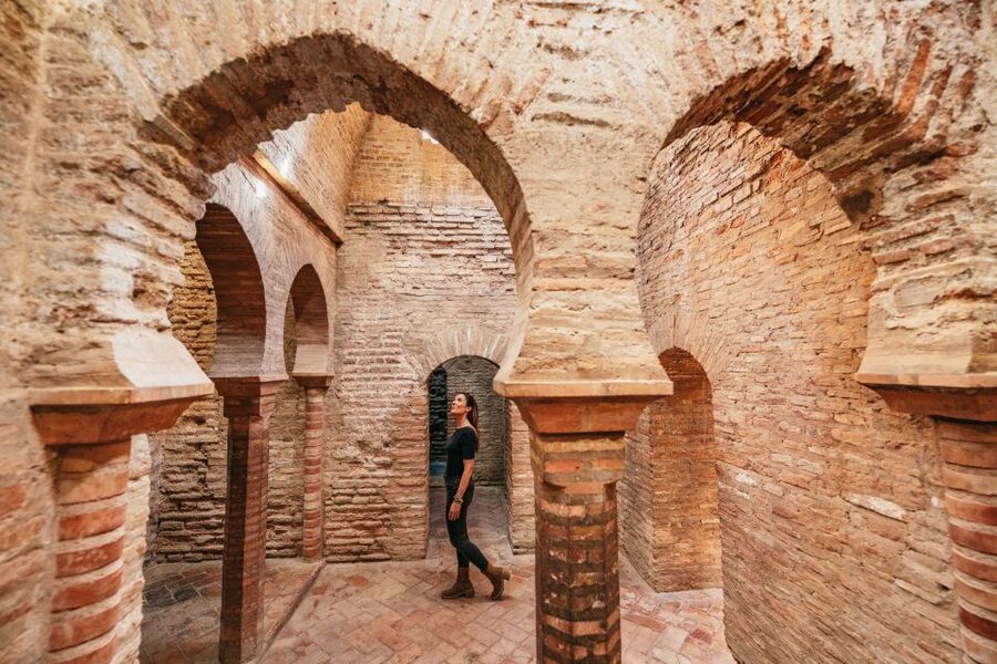 Granada: Alhambra Guided Tour with Nasrid Palaces & Gardens - After the tour: how to use the Albaicín view well
