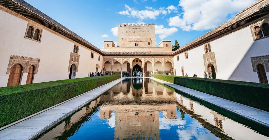 Granada: Alhambra Guided Tour with Nasrid Palaces & Gardens - Alcazaba and Torres Bermejas: fortress energy plus the Albaicín viewpoint