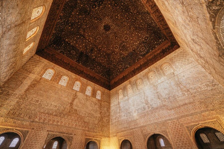 Granada: Alhambra Guided Tour with Nasrid Palaces & Gardens - Generalife Gardens: the calm finish you actually need