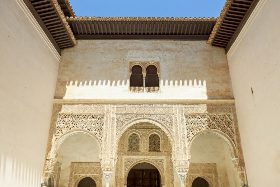 Granada: Alhambra, Nasrid, and Generalife Private Tour - The Nasrid Palaces: where the art does the talking