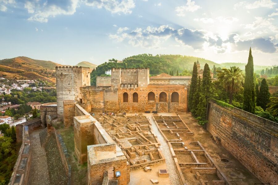 Granada: Alhambra, Nasrid, and Generalife Private Tour - Alcazaba: fortress views over Granada and the Darro River