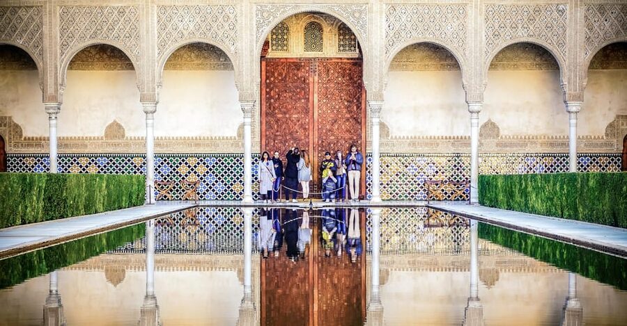 Granada: Alhambra & Nasrid Palaces Small Group Guided Tour - How the 3-Hour Format Feels: Packed, But Not Panicky