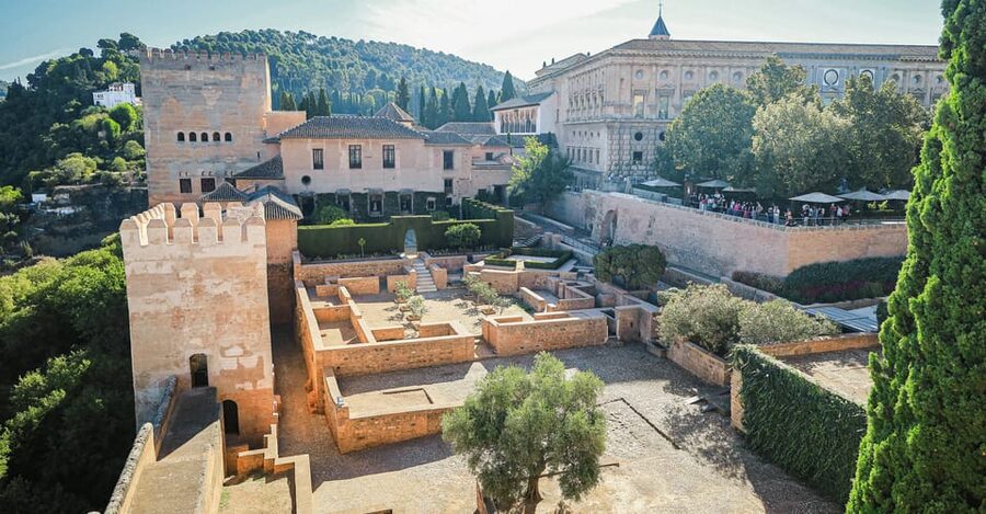 Granada: Alhambra & Nasrid Palaces Small Group Guided Tour - Timing in High Season: When Start Times Can Shift