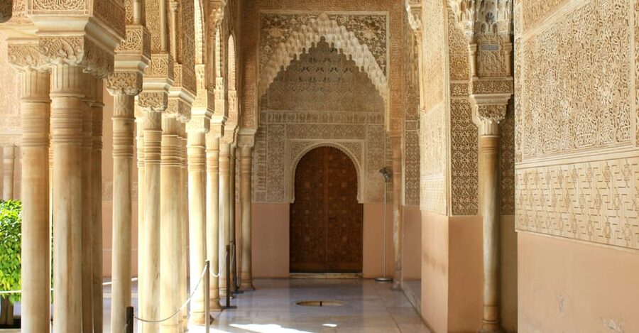 Granada: Alhambra & Nasrid Palaces Small Group Guided Tour - What to Expect on the Ground: Small Details That Make It Easier