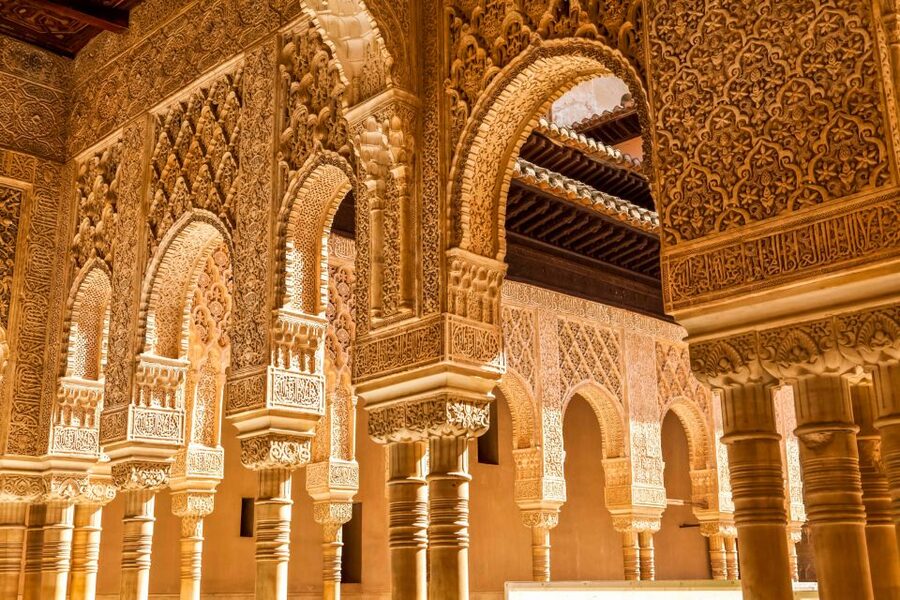 Granada: Alhambra & Nasrid Palaces Tour with Tickets - Generalife Gardens: Water, Geometry, and a Break From Power