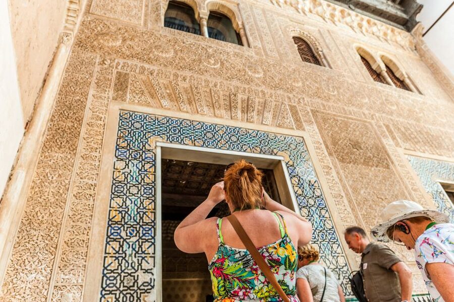 Granada: Alhambra & Nasrid Palaces Tour with Tickets - Alcazaba of the Alhambra: Fortress Walls and Real High-Point Views