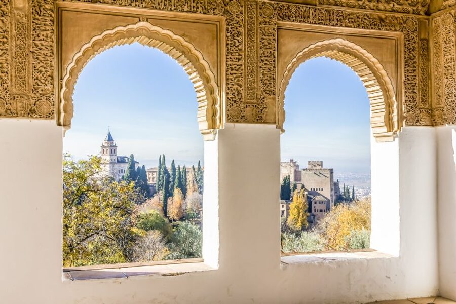 Granada: Alhambra Small Group Tour with Nasrid Palaces - Guides You Might Meet: Names and What They Tend to Do