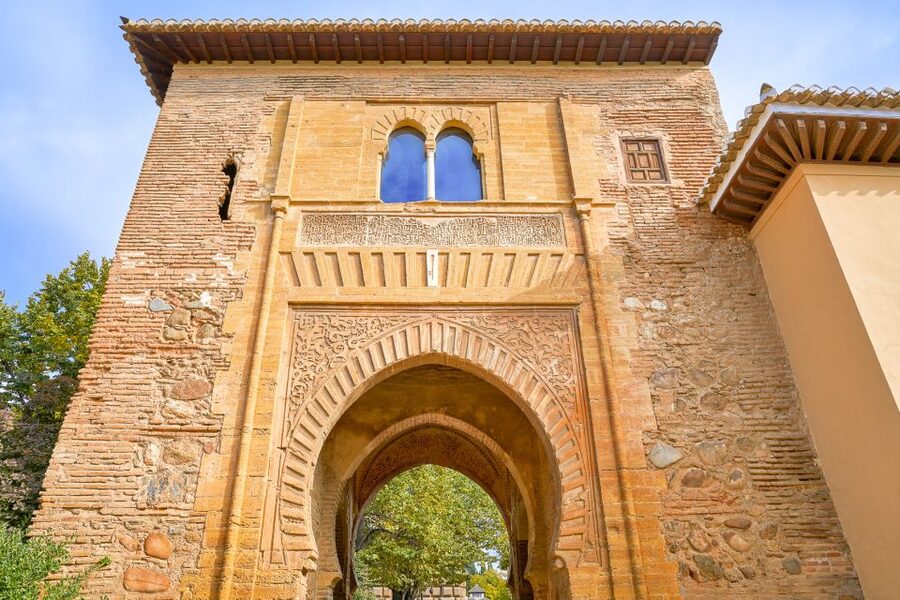 Granada: Alhambra Small Group Tour with Nasrid Palaces - Why the Alhambra Feels Easier With a Guide