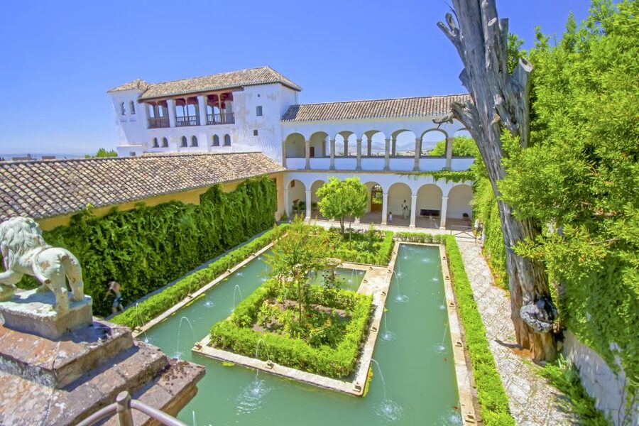 Granada: Alhambra Small Group Tour with Nasrid Palaces - Nasrid Palaces: The Main Event in About 75 Minutes