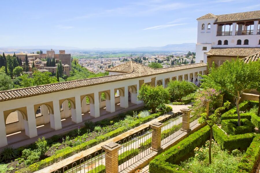 Granada: Alhambra Small Group Tour with Nasrid Palaces - Entering the Alhambra Fast at the Pabellón de Acceso