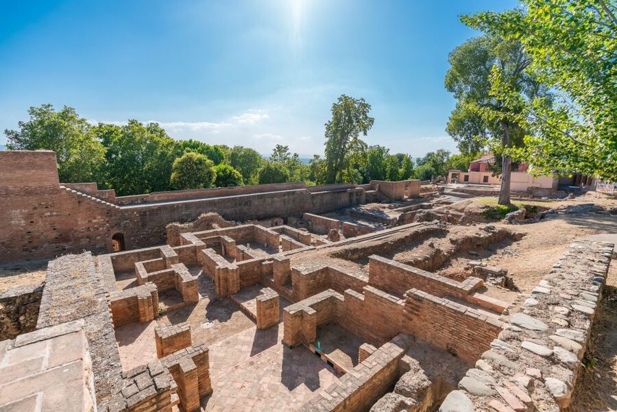 Granada: Alhambra Ticket and Guided Tour with Nasrid Palaces - Meeting point near the ticket office, and how to find your guide