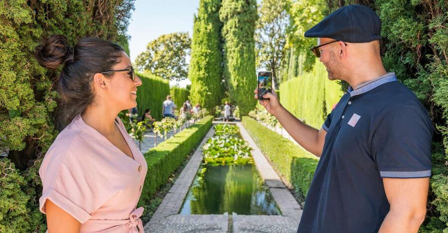 Granada: Alhambra Ticket and Guided Tour with Nasrid Palaces - What it feels like in a real group, and who this tour suits best