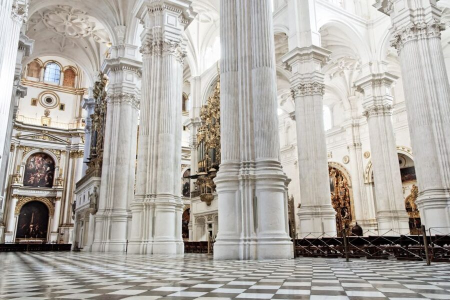 Granada: Cathedral & Royal Chapel Skip the Line Tour - Languages and who this tour suits best