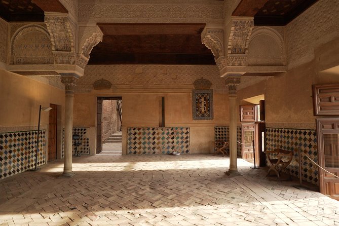 Granada Day Trip with Alhambra and Albaicin Tour from Seville - Generalife gardens and the Palace of Charles V: a useful contrast