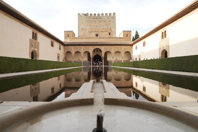 Granada Day Trip with Alhambra and Albaicin Tour from Seville - Granada lunch on your own: keep it quick and strategic