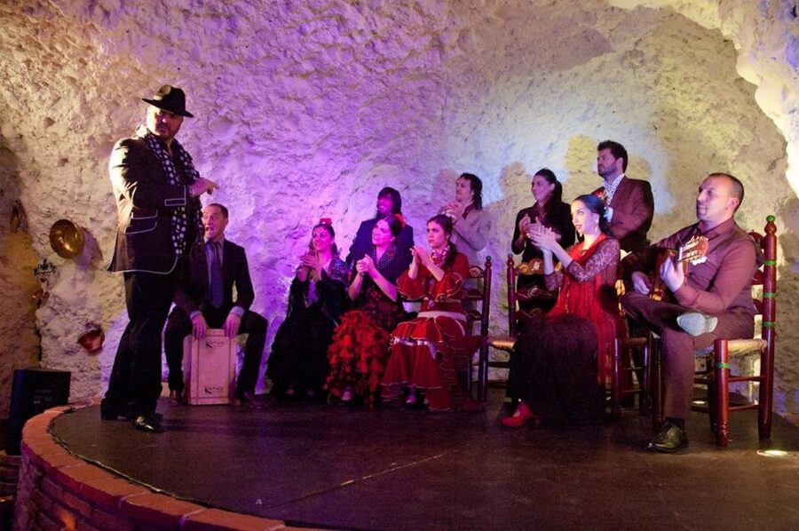 Granada: Flamenco Show at Templo del Flamenco with Drink - Getting to the venue: Puerta Elvira, the short escort, and why shoes matter