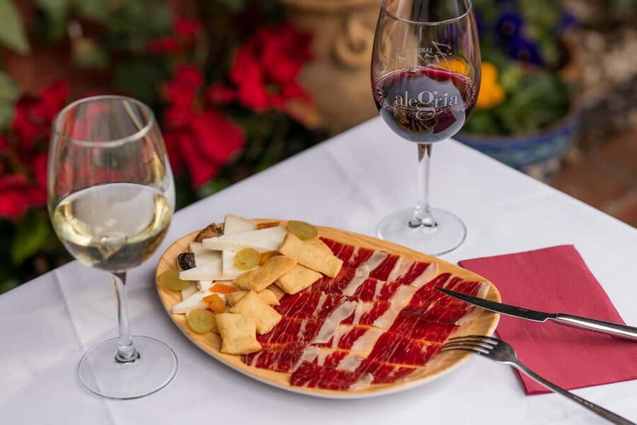 Granada: Flamenco Show with Dinner at Jardines de Zoraya - Timing Tips: How to Make the 2.5 Hours Feel Effortless
