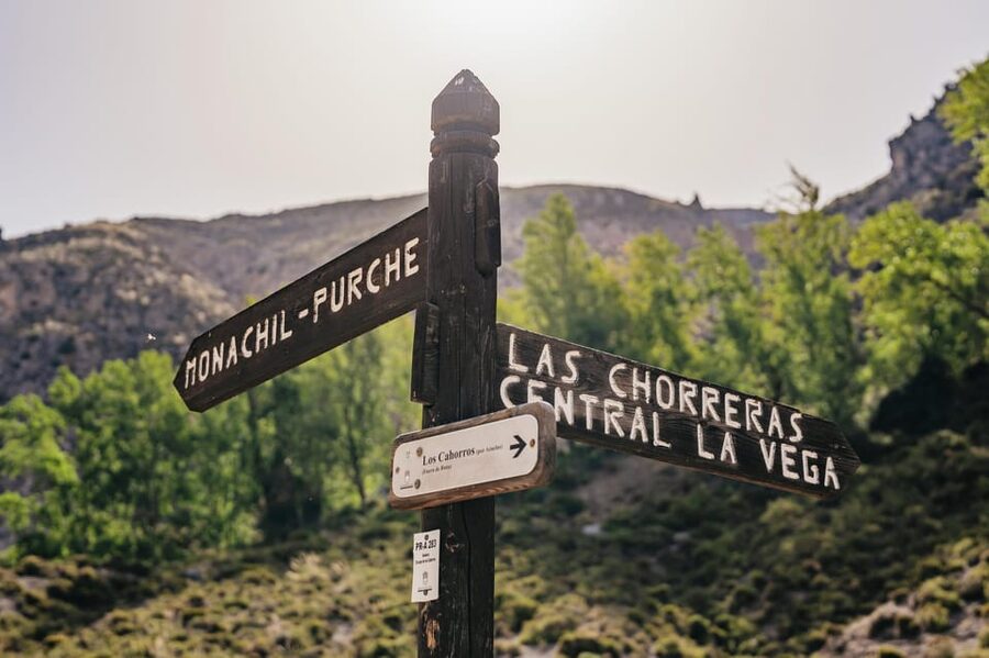 Granada: Los Cahorros de Monachil Canyon Hiking Tour - Season tips for Sierra Nevada hiking near Granada