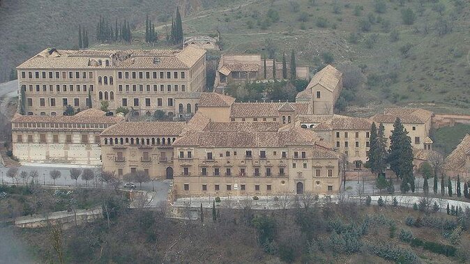 Granada's Hidden Treasures: Albayzin and Sacromonte Walking Tour - Key highlights you will feel fast