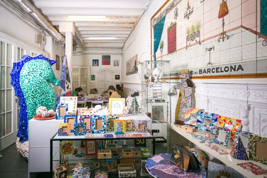 Guided Gaudí’s Trencadís Mosaic Workshop in Barcelona - What Happens in the Studio: Tools, Safety Goggles, and a Calm Start