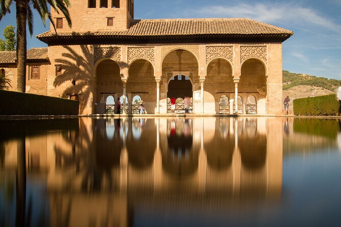 Guided tour of Alhambra and Generalife with Nasrid Palaces - Meeting Point and Timing: Where the Day Can Shift