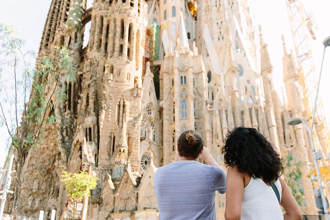 Highlights & Hidden Spots of Barcelona Bike Tour w/ Local Guide - Gothic Barcelona Cathedral and Santa Maria del Mar: quick looks with big history weight