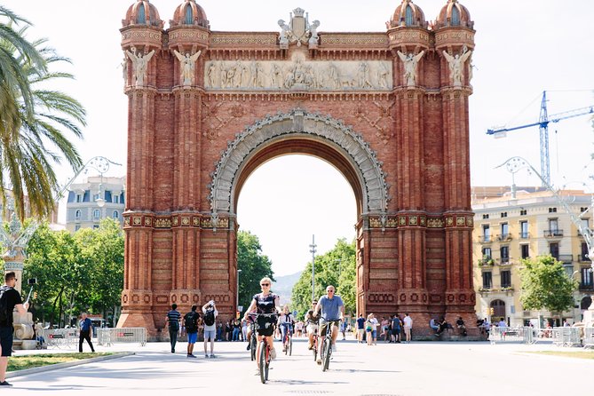 Highlights & Hidden Spots of Barcelona Bike Tour w/ Local Guide - El Born: the neighborhood stop that turns sightseeing into local wandering