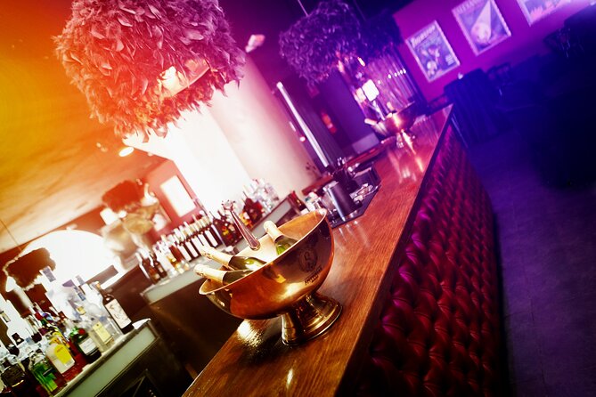 House of Illusion Magic Show with Drinks - Dinner menu details and showtime limits, don’t pick the wrong slot
