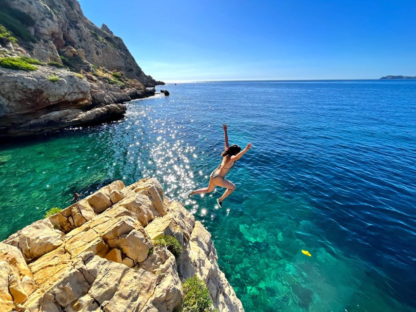 Jávea: Cala Tango and San Antonio Nature Reserve Kayak Tour - Cape San Antonio Photo Stop: The Big Cliffs Moment