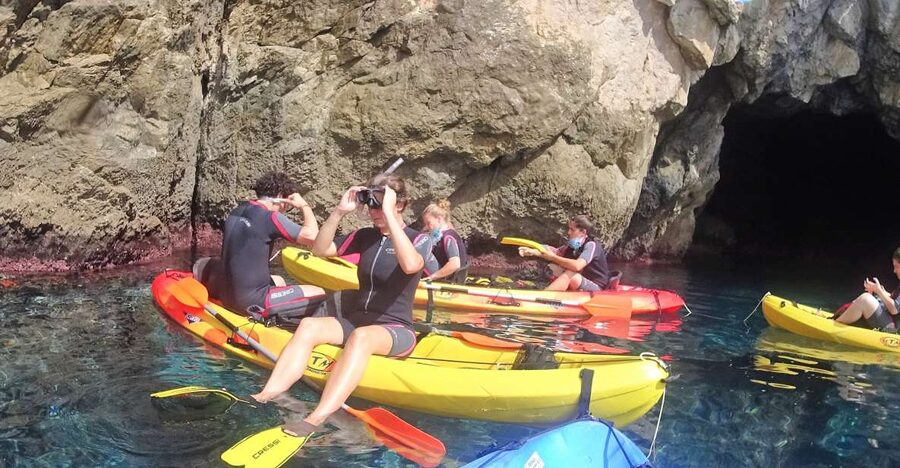 La Herradura: Cerro Gordo Natural Park Kayak & Snorkel Tour - Cerro Gordo cliffs and La Herradura’s horseshoe bay