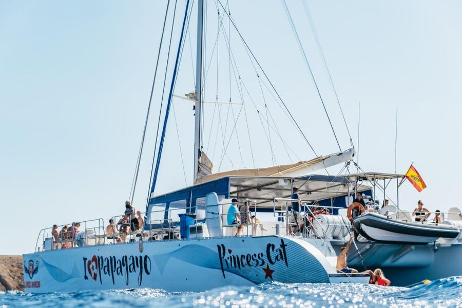 Lanzarote: Day Trip to the Papagayo Beaches by Catamaran - Setting Sail From Puerto del Carmen, With Mojitos and a Plan