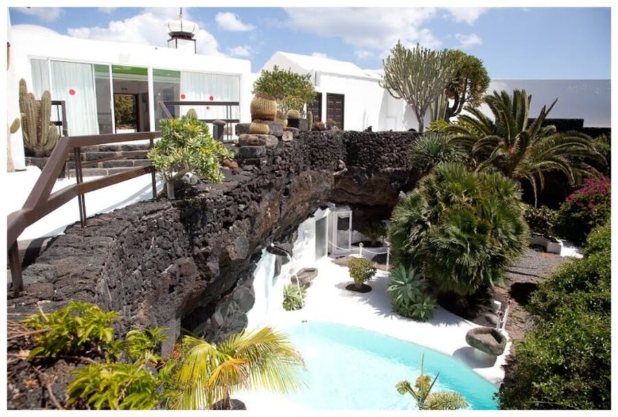 Lanzarote: Full Day Bus Tour with Scenic Views - Price and Value: Why $102 Can Make Sense