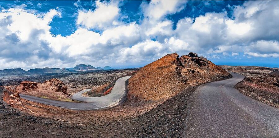 Lanzarote: Full-Day Island Highlights Tour - Cueva de los Verdes: the Green Cave takes your photos seriously