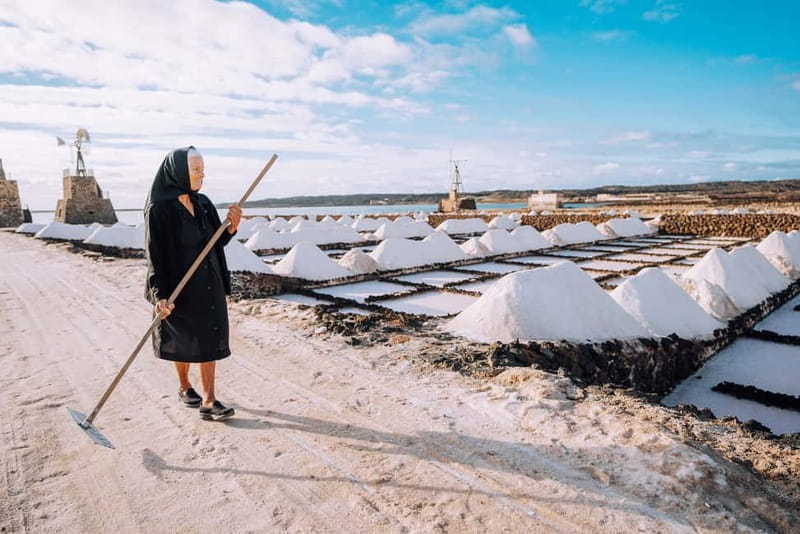 Lanzarote: Janubio Salt Flats Guided Tour - Tasting Flor de Sal Marina and Janubio flavors