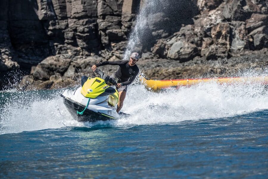 Lanzarote: Jet Ski Tour - From hotel pickup to wetsuit and keys: how the day starts